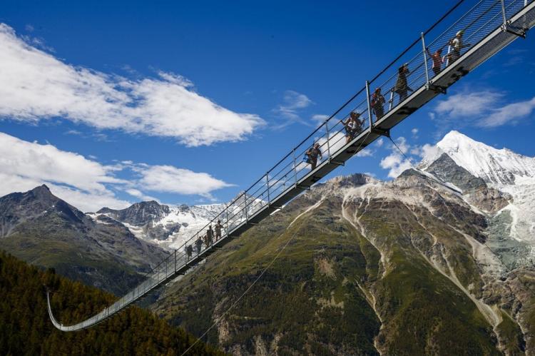 Vo Švajčiarsku otvorili najdlhší visutý most na svete