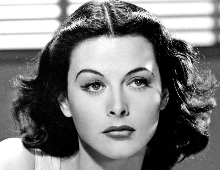 Hedy Lamarr poznali ako najatraktívnejšiu herečku na svete. Bola však geniálnou vynálezkyňou