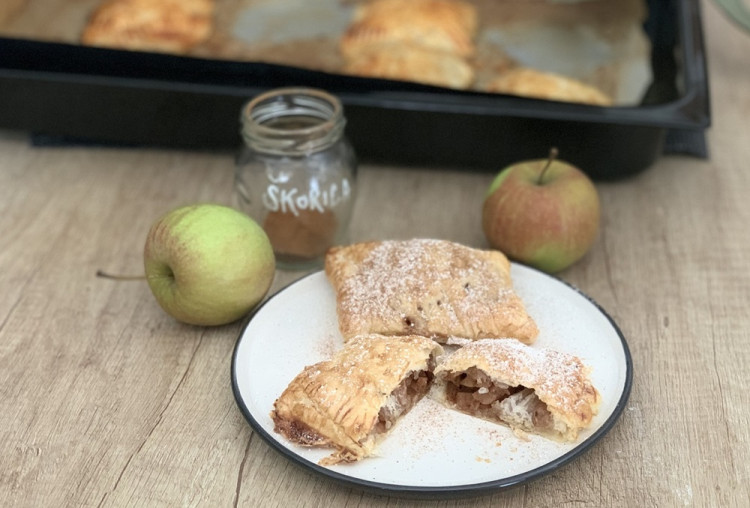 Jablkové taštičky, stačia vám 3 ingrediencie, ktoré väčšinou máte doma