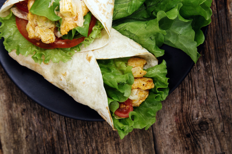 Tortilla a z nej chutný wrap: Recepty s kuracím mäsom, ale aj veggie verzie